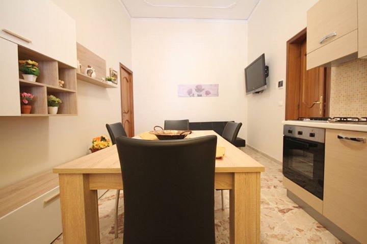 Ferienwohnung Le Tre Rose Di Mary Avola Exterior foto
