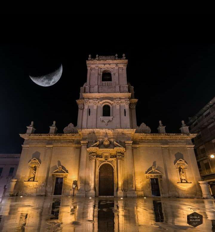 Ferienwohnung Le Tre Rose Di Mary Avola Exterior foto